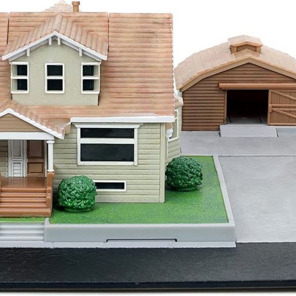 Jada Fast & Furious Nano: Toretto House Diorama Set with 2 Cars & Accessories - Picture 6 of 8